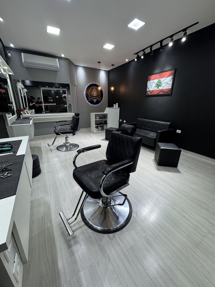 Cadeira de barbeiro e ambiente da Barbearia Turco
